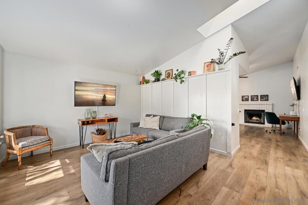 1690 Madrone Glen
