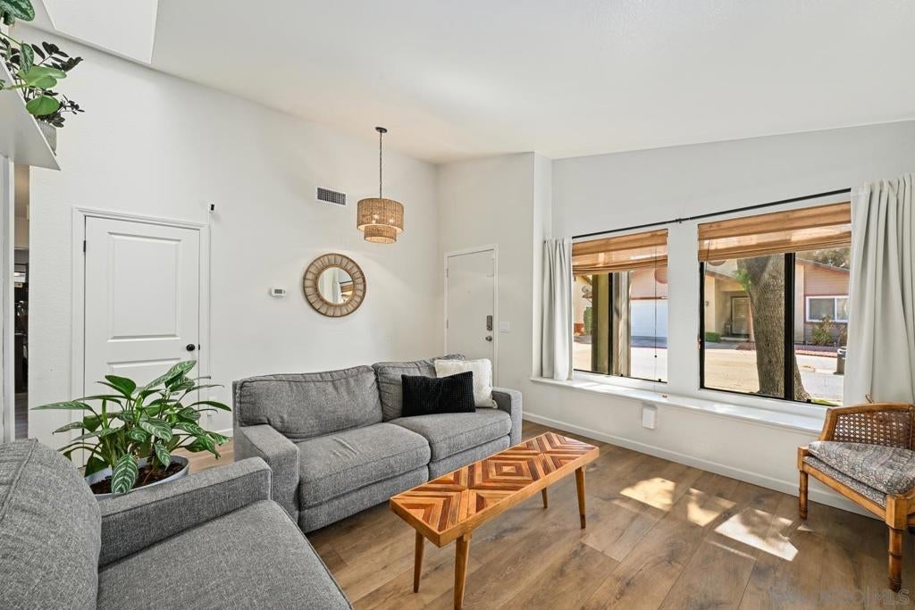 1690 Madrone Glen