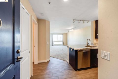 Photo of 6400 6400 Christie Ave Ave #2410, Emeryville, CA 94608 (MLS # 41124402)