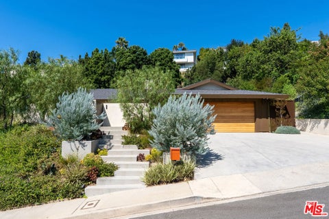 Photo of 9258 Swallow Drive, Los Angeles, CA 90069 (MLS # 26871185)