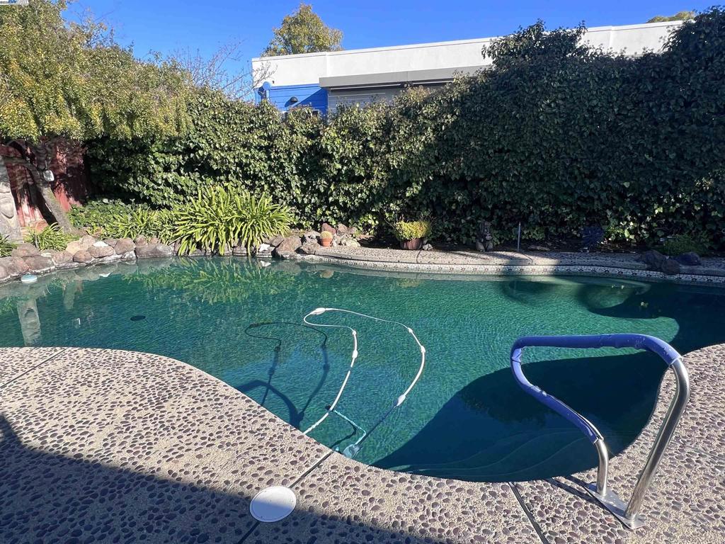 SUNSET WEST - Residential