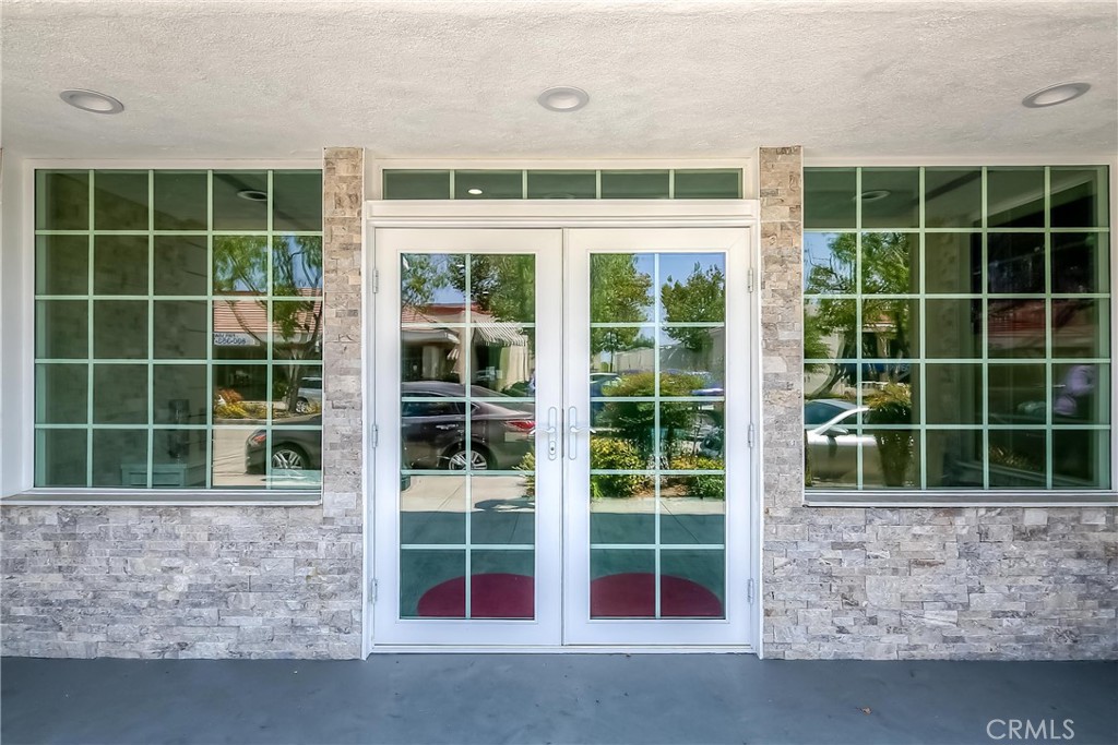 220 218-220 S Myrtle Avenue