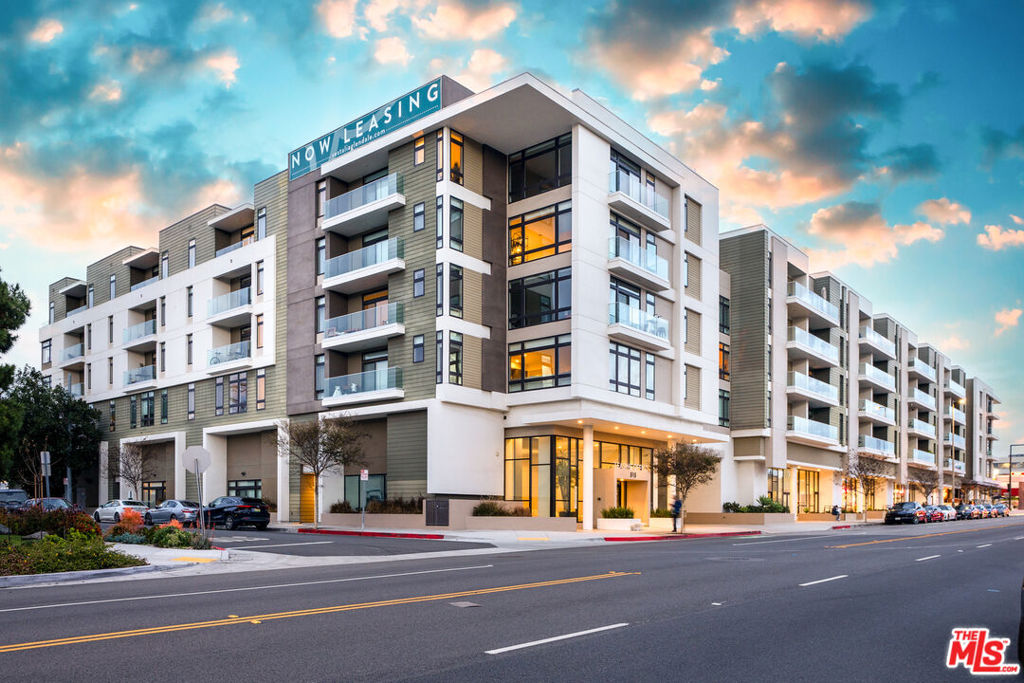 This breathtaking 1BD/1BA apartment home is available immediately! A stunning new way to enjoy the Los Angeles lifestyle you've always dreamed of. Set in the unique and vibrant city of Glendale, putting you in the center of the action, near the 5 and 134 freeways, with all of the great city of LA at your fingertips. In this cinematic paradise, you're the star of your own show. Luxury features such as contemporary style plank flooring, designer cabinetry, spacious closets, and open concept kitchens with quartz countertops and delta plumbing fixtures. This community delivers an exciting living experience, mirroring the flair and uniqueness of LA itself. Enjoy a resort style pool with a spa and cabana year-round thanks to LA's famously idyllic weather. You can entertain guests in our outdoor courtyard featuring BBQ stations, a bocce ball court, and ping pong table. We also offer multiple lounge areas to choose from, each with unique features such as an outdoor demonstration kitchen, a tranquil seating area with a firepit, and even an outdoor entertainment area with TV screens! Photos may consist of similar model units and virtually staged renderings.