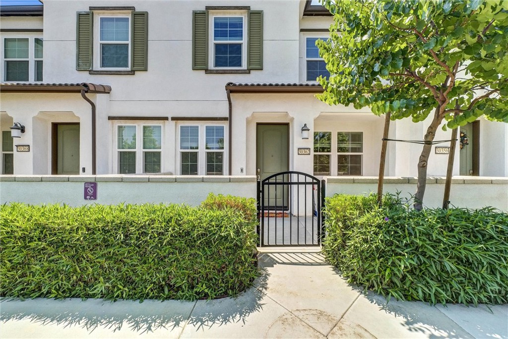 This beautiful townhouse features 2- bedrooms, 2.5-baths with a spacious upstairs loft located in the popular The Townes community at the center of vibrant Newport Rd in Menifee. This home was built in 2019 and comes complete with all appliances including fridge, washer and dryer. Completely turn- key with laminate flooring on the first floor, a spacious half bath downstairs, plenty of built in cabinets for extra storage and beautiful master bed and bath. The versatile upstairs loft area can be used as an secondary media room or office. This home has energy-efficient features including recessed lighting, a whole-house fan, tankless water heater, and solar panels (included in purchase price, not a lease) to keep utility bills low.
The Townes community is within walking distance to city hall, shops, restaurants, future movie theater, Santa Rosa Academy and much more. The community Cortana Club house is a beautiful resort style clubhouse with community pool, spa, BBQ, and fire pit. There is a park nearby and a tot lot playground a few steps away from the property. A must see!
