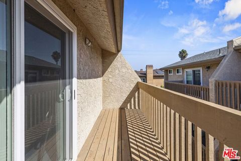 Tiny photo for 2701 Voorhees Avenue #3, Redondo Beach, CA 90278 (MLS # 25578941)