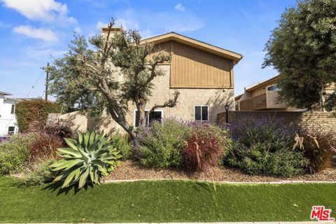 Tiny photo for 2701 Voorhees Avenue #3, Redondo Beach, CA 90278 (MLS # 25578941)