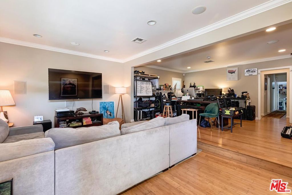 Photo of 3240 Mcmanus Avenue, Los Angeles, CA 90034 (MLS # 26671753)