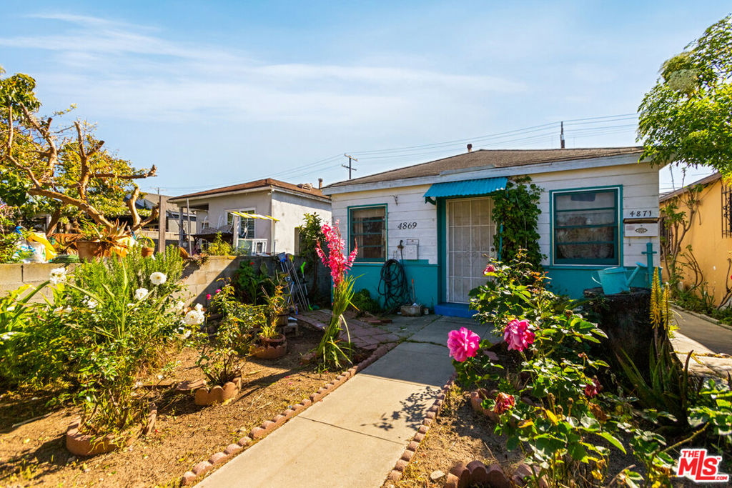 Explore the potential of this affordably priced Culver City duplex, one of the most economical properties situated west of the 405. Residents are offered easy access to Culver City and Marina amenities via a picturesque route that leads directly to the beach. The path also connects to Westside's vibrant cafes, shops, farmers' markets, and more. Enjoy proximity to Marina, Venice, Playa Vista, and Silicon Beach, all less than a mile away. This location is also near the 90 and 405 freeways, providing convenient travel options. The property presents a great opportunity for investors or owner/user looking to occupy one unit and lease the other. Sold as-is with tenants in place, offering immediate income and substantial upside potential. Current rents are severely below market rate. Interior access only with accepted offer. Do not disturb tenants.
