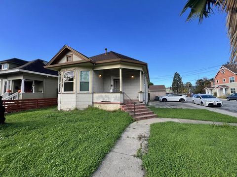 Photo of 813 N Branciforte Avenue, Santa Cruz, CA 95062 (MLS # ML82027696)