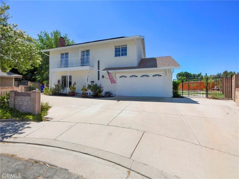 Photo of 27727 Stardale DR, Saugus, CA 91350 (MLS # SR26135446)