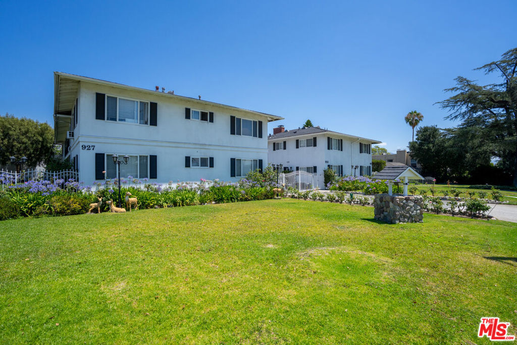 921 W Huntington Drive