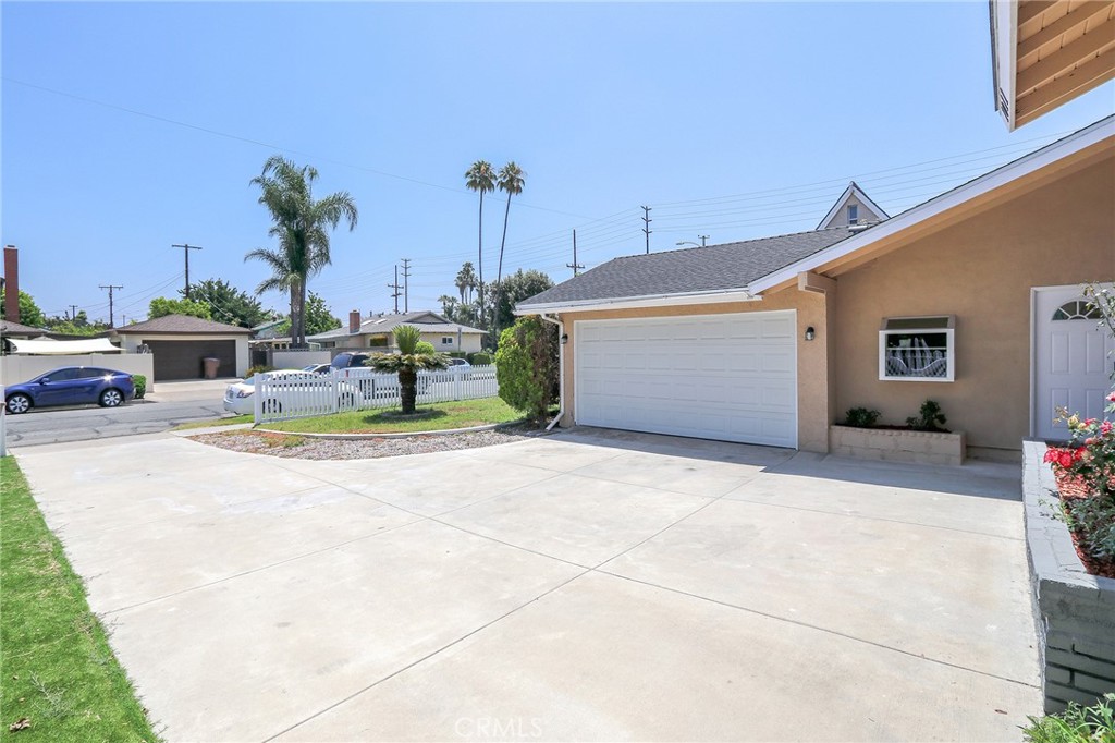 1011 N Whittier