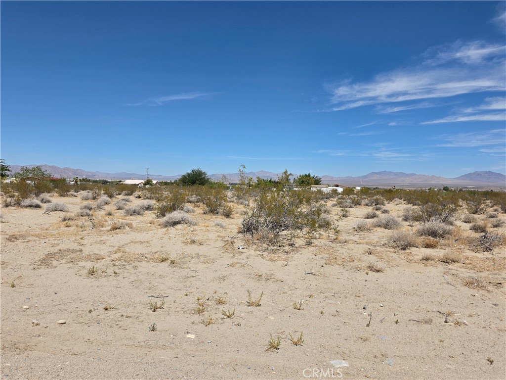 2.27 Acres with power adjacent and very close to paved road. This parcel can be used to build your custom home or as an investment property. It's only 5 minutes away from the center of town for all amenities and schools.
Latitude 34.431352 Longitude -116.880654