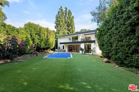 Photo of 11929 Brentwood Grove Drive, Los Angeles, CA 90049 (MLS # 26872557)