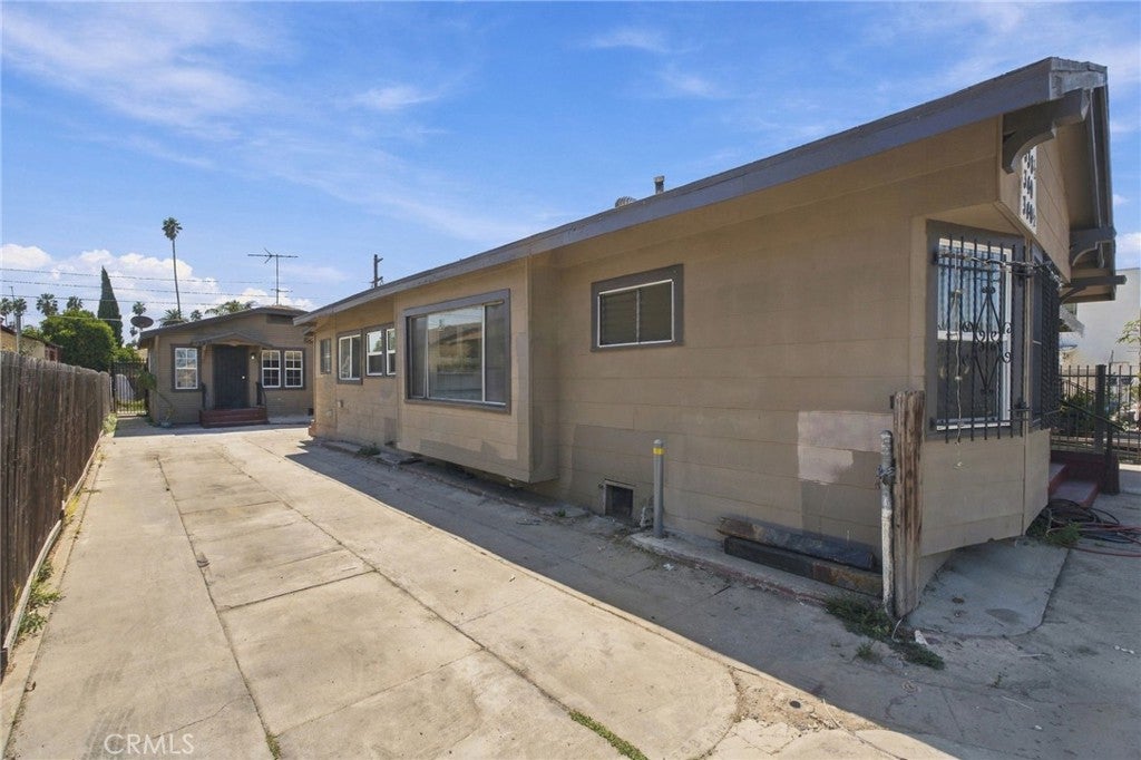 338 W 74th