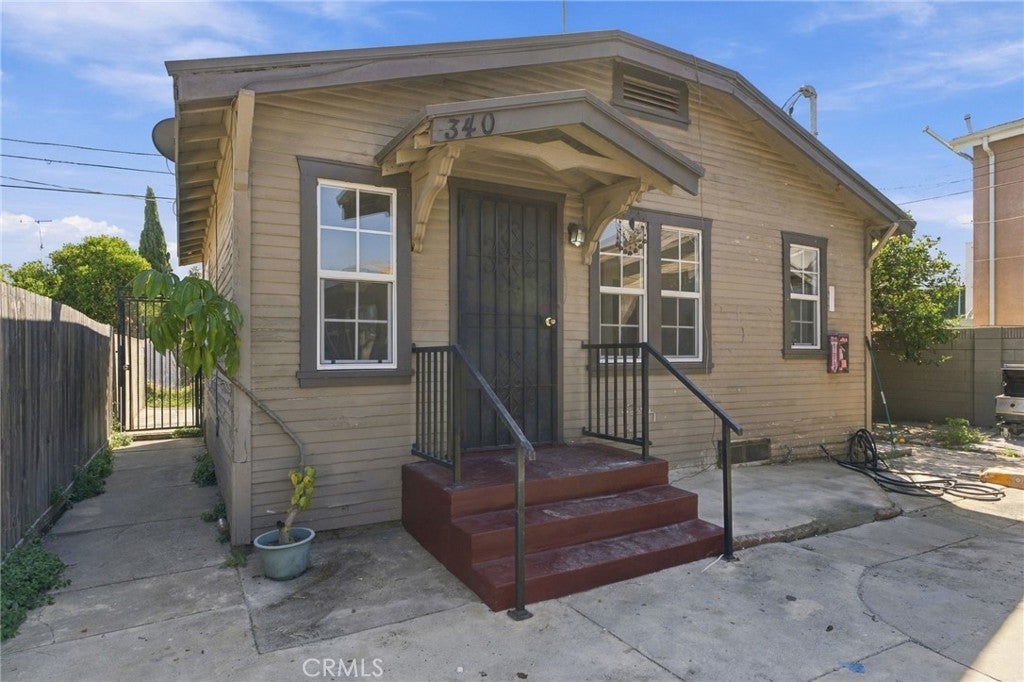 338 W 74th