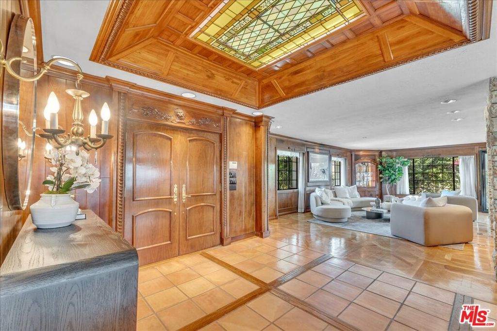 Photo of 16560 Park Lane Circle, Los Angeles, CA 90049 (MLS # 26642461)