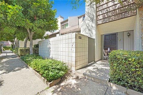 Photo of 582 W Huntington Dr DR #M, Arcadia, CA 91007 (MLS # AR26194421)