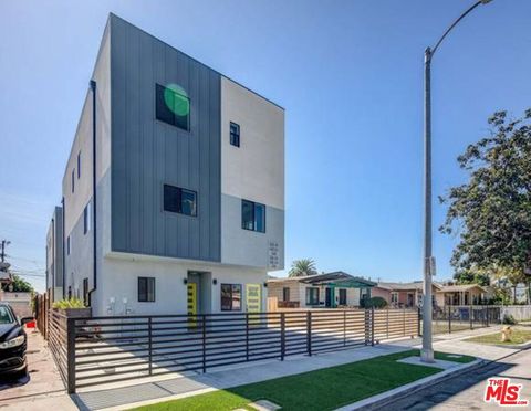 Photo of 624 W 83rd Street #624 1/4, Los Angeles, CA 90044 (MLS # 25503483)