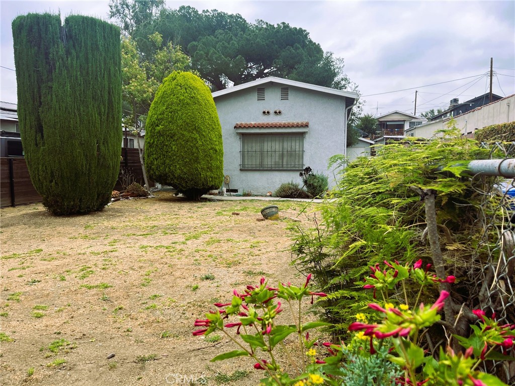 Great Investor/Contractor opportunity priced below market. Detached garage is perfect for a home office or possible ADU. Large lot located in a highly desirable area of Highland Park. Close to school, nearby park and many shops and restaurants.
