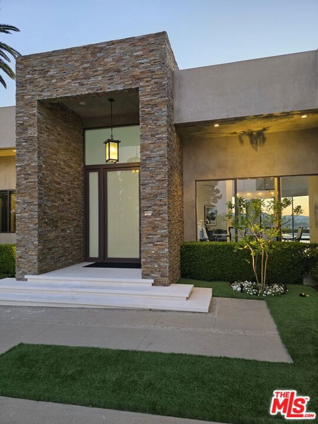 Photo of 16167 Royal Oak Road, Encino, CA 91436 (MLS # 26658373)