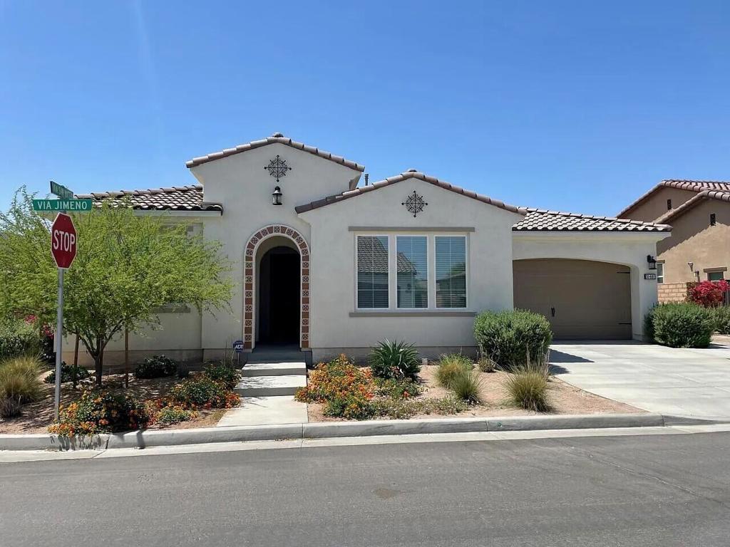 Great opportunity to lease a newer 4 bed, 3.5 bath home in the Floresta community. Features include a large open-concept layout, gourmet kitchen with granite counters, walk-in pantry, formal dining, and private laundry room with washer/dryer and fridge included.The primary suite offers two walk-in closets, dual sinks, soaking tub, and oversized shower. Two bedrooms share a Jack-and-Jill bath, while the attached casita includes its own full bath and walk-in closet--ideal for guests or a home office.Available unfurnished for a 1-year lease starting August 1st.
