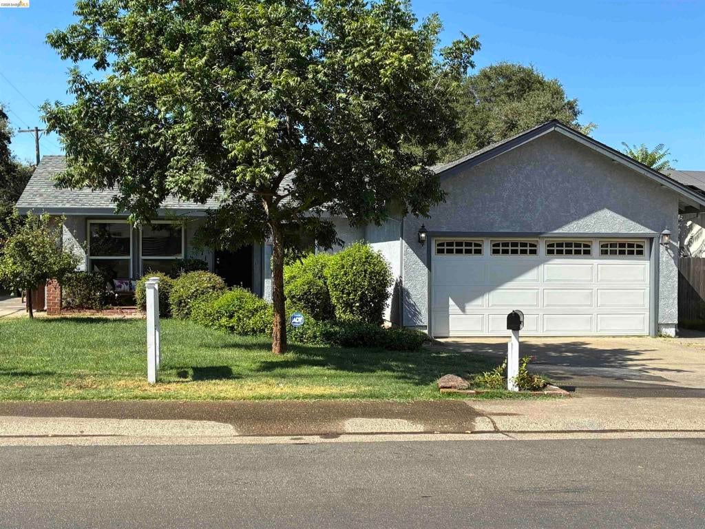 8871 Elm Ave
