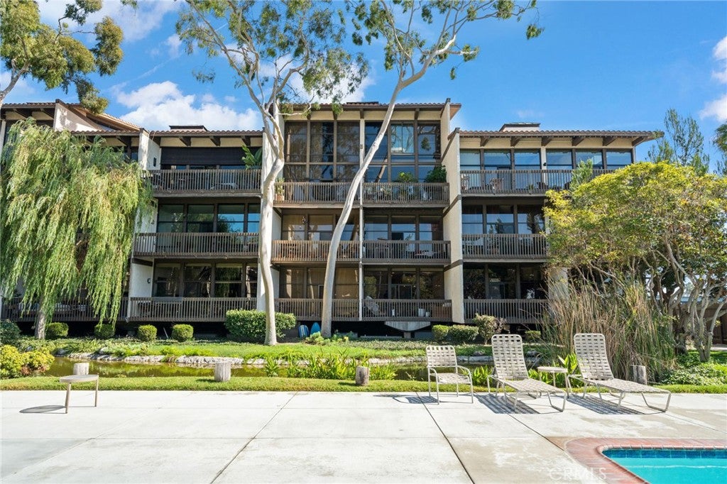 7139 Marina Pacifica Drive S Key 8