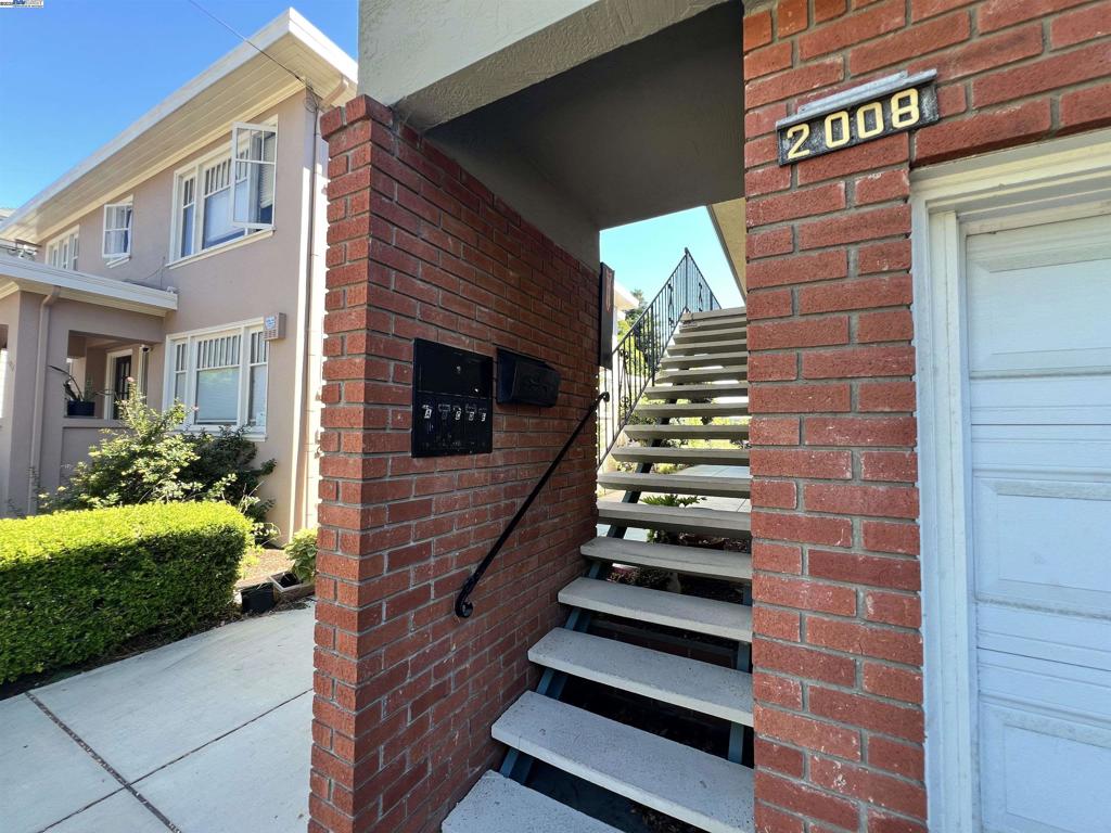2008 Alameda Ave