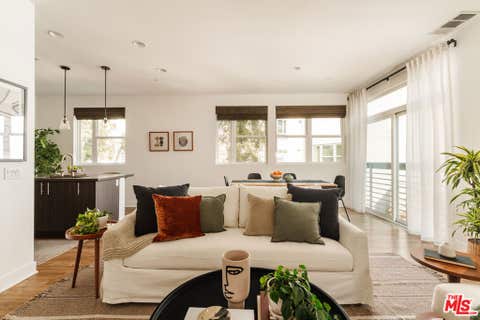 Photo of 2753 Waverly Drive #601, Los Angeles, CA 90039 (MLS # 26865061)