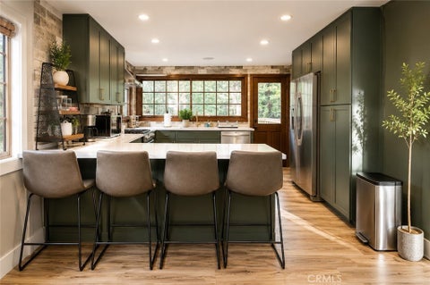 Photo of 135 S Fairway Drive, Lake Arrowhead, CA 92352 (MLS # IG26229943)