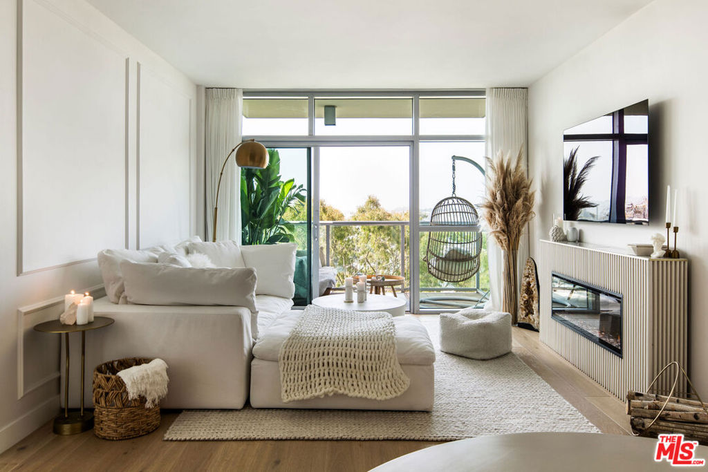 13700 Marina Pointe Drive 704