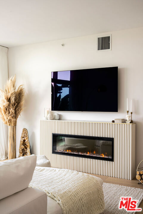 13700 Marina Pointe Drive 704