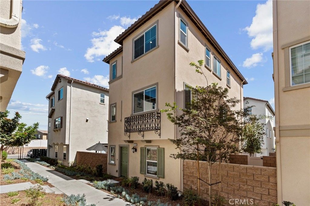 Photo of 27723 S Knollridge Pl, San Pedro, CA 90732 (MLS # SB25225767)