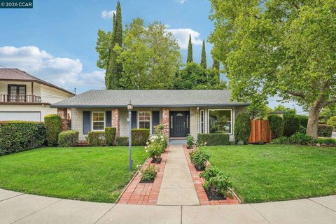 Photo of 839 McElroy Ct, Concord, CA 94518 (MLS # 41133071)