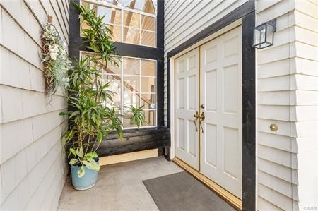 22933 De Berry Street