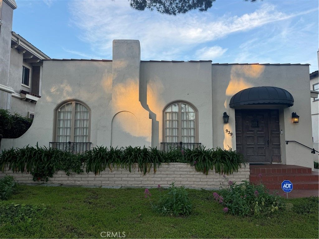 Photo of 939 25th St St, Santa Monica, CA 90403 (MLS # OC26042817)