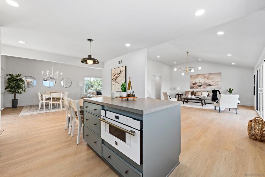 37285 Avenida Bravura