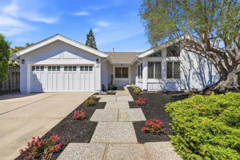 Photo of 351 Montwood Circle, Redwood City, CA 94061 (MLS # ML82055927)