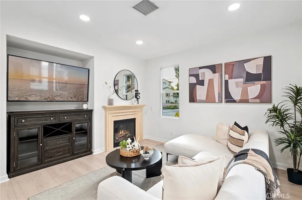 Irvine, California 92603, United States, 3 Bedrooms Bedrooms, ,3 BathroomsBathrooms,Residential,Active,207961