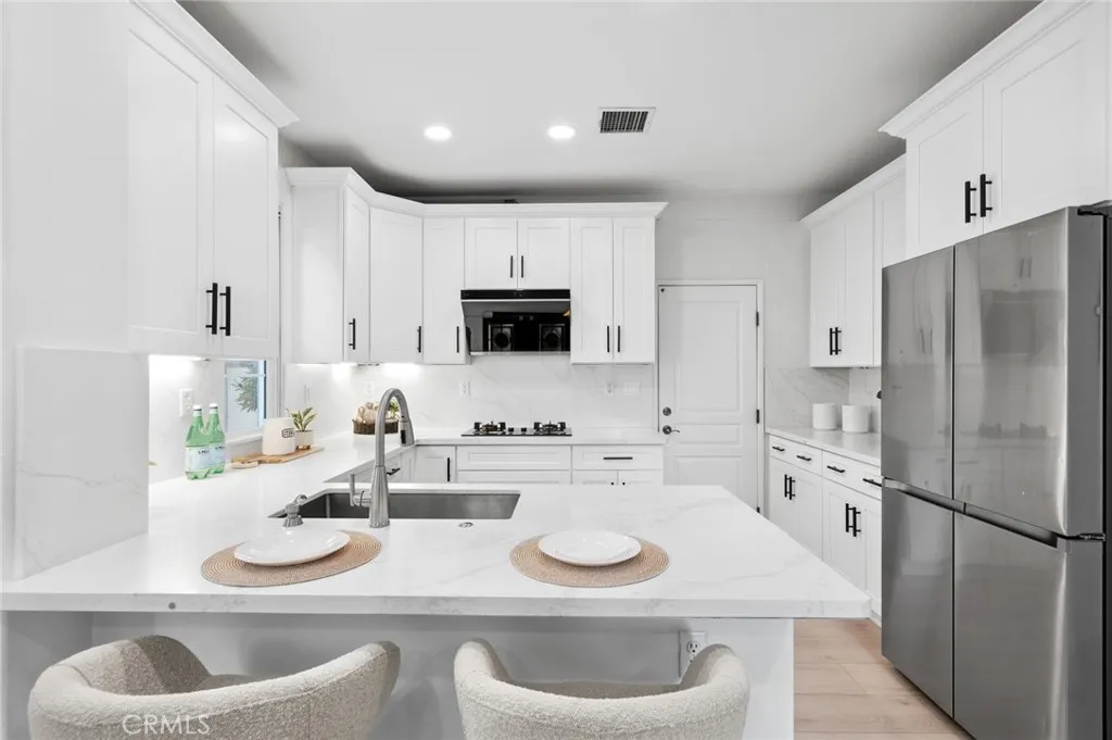 Irvine, California 92603, United States, 3 Bedrooms Bedrooms, ,3 BathroomsBathrooms,Residential,Active,207961