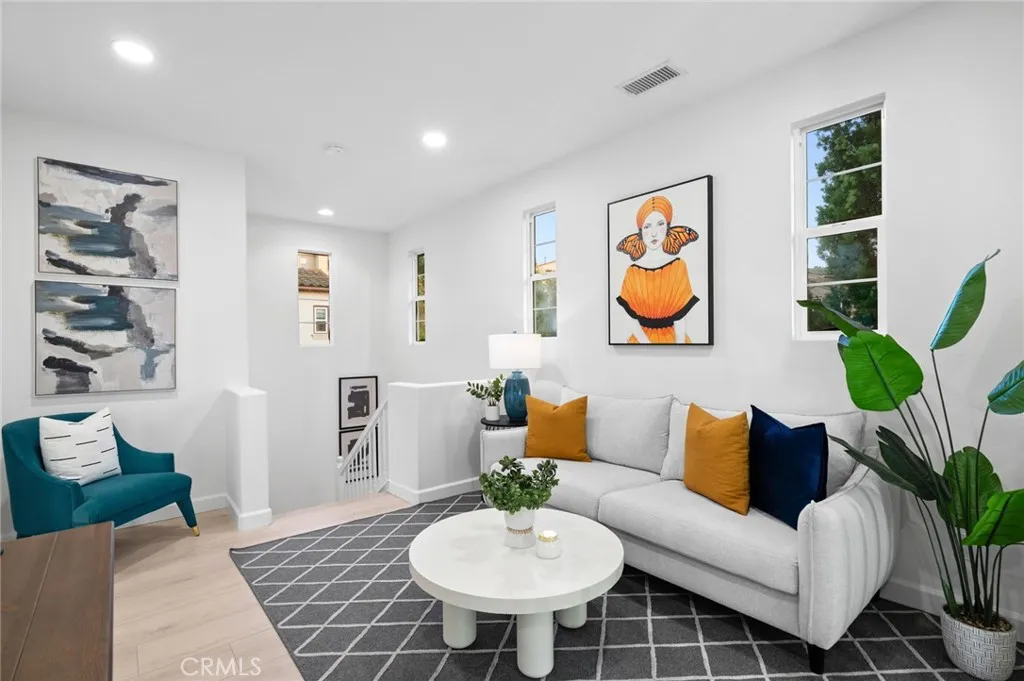 Irvine, California 92603, United States, 3 Bedrooms Bedrooms, ,3 BathroomsBathrooms,Residential,Active,207961