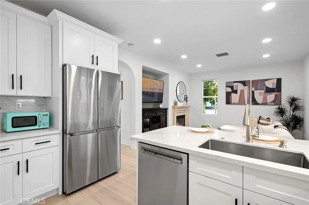 Irvine, California 92603, United States, 3 Bedrooms Bedrooms, ,3 BathroomsBathrooms,Residential,Active,207961