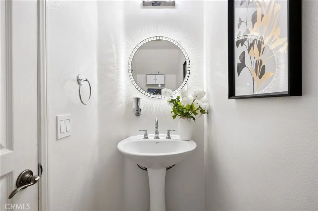 Irvine, California 92603, United States, 3 Bedrooms Bedrooms, ,3 BathroomsBathrooms,Residential,Active,207961