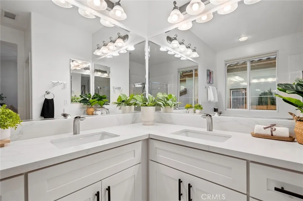 Irvine, California 92603, United States, 3 Bedrooms Bedrooms, ,3 BathroomsBathrooms,Residential,Active,207961