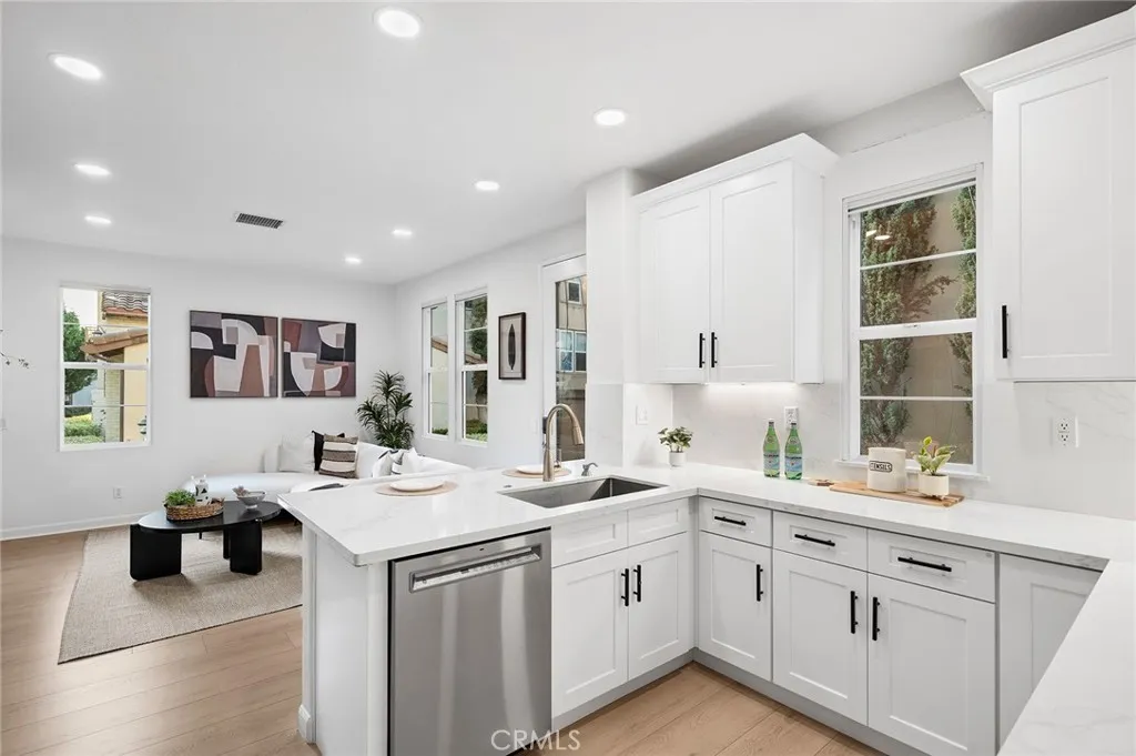 Irvine, California 92603, United States, 3 Bedrooms Bedrooms, ,3 BathroomsBathrooms,Residential,Active,207961