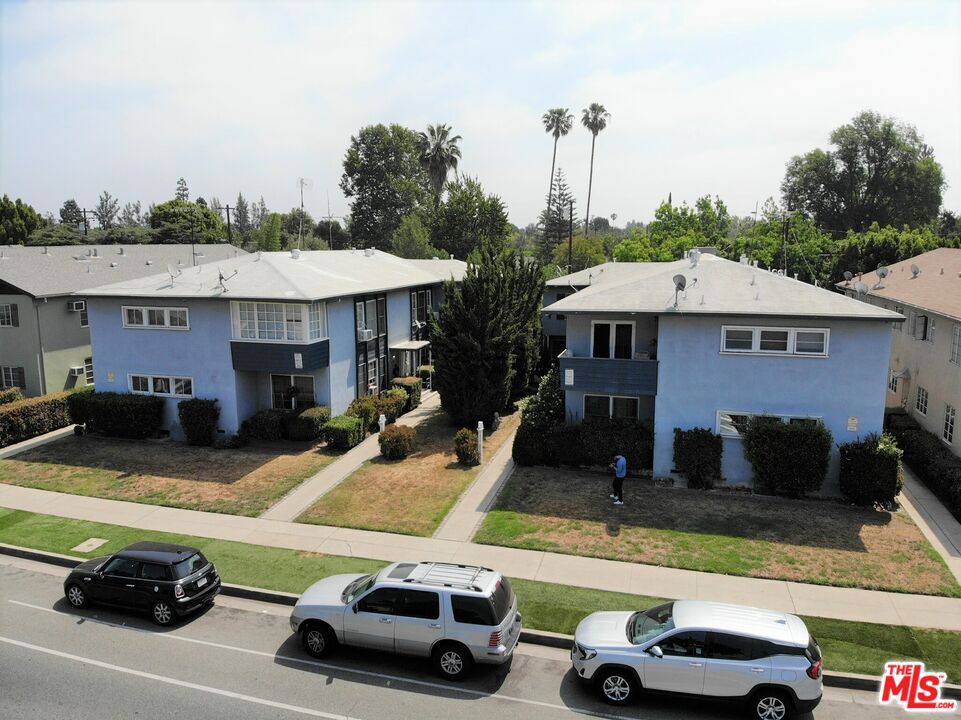 5846 Woodman Avenue