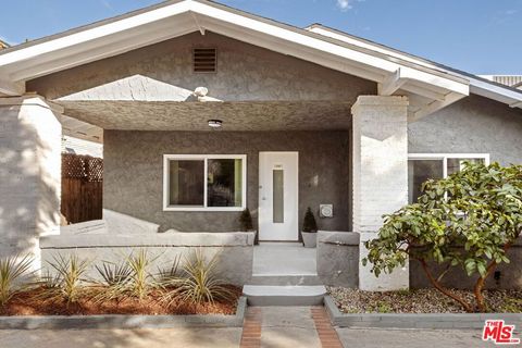 Photo of 838 N Ridgewood Place, Los Angeles, CA 90038 (MLS # 26643733)