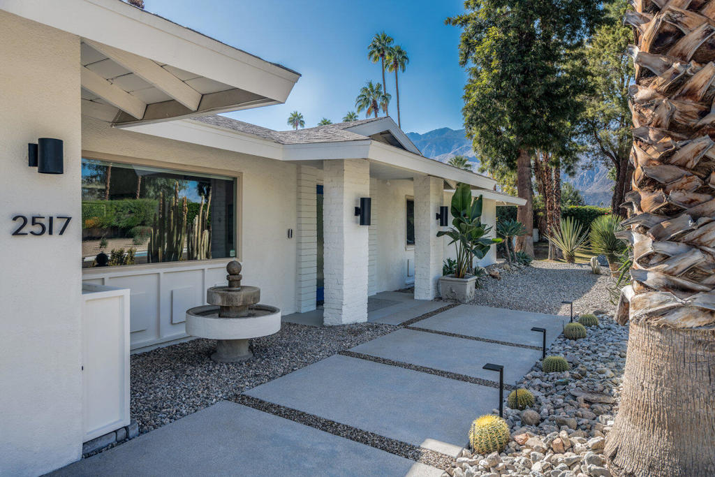 Los Compadres - Residential