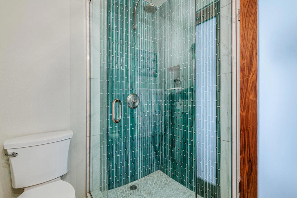 Los Compadres - Residential